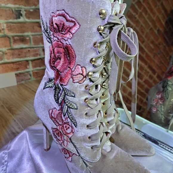 Gorgous VICTORIAN STYLE BOOTS - Picture 6 of 6